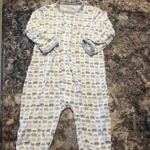 Baby magnetic footed sleeper